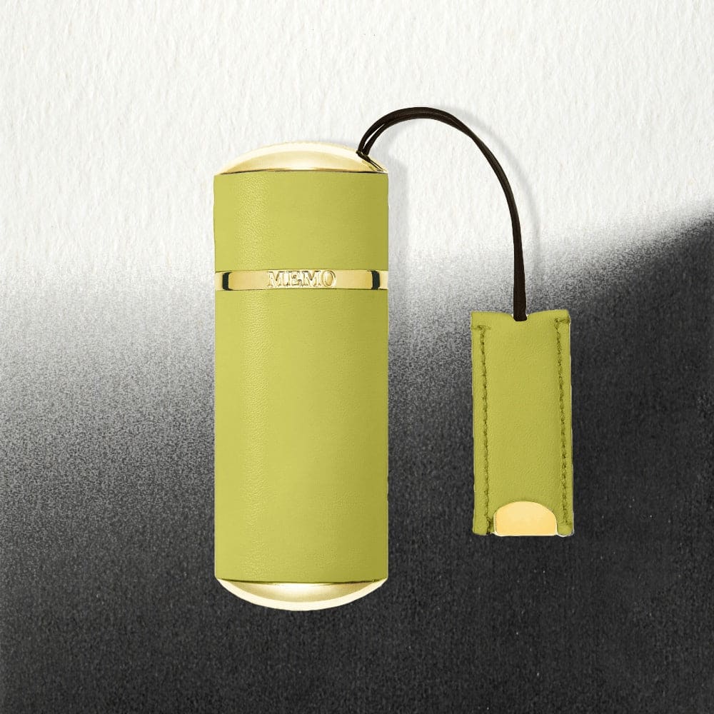 Green light - Travel case | Refillable Light Leather Case